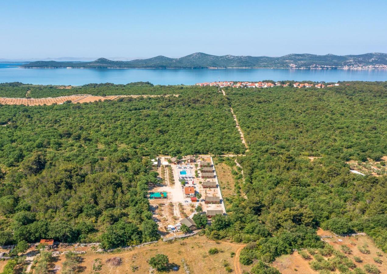 Готель Grande Glamping With Pool Біоград-на-Мору Екстер'єр фото