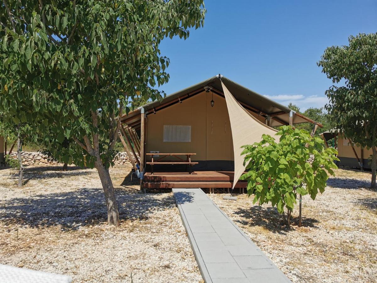 Готель Grande Glamping With Pool Біоград-на-Мору Екстер'єр фото
